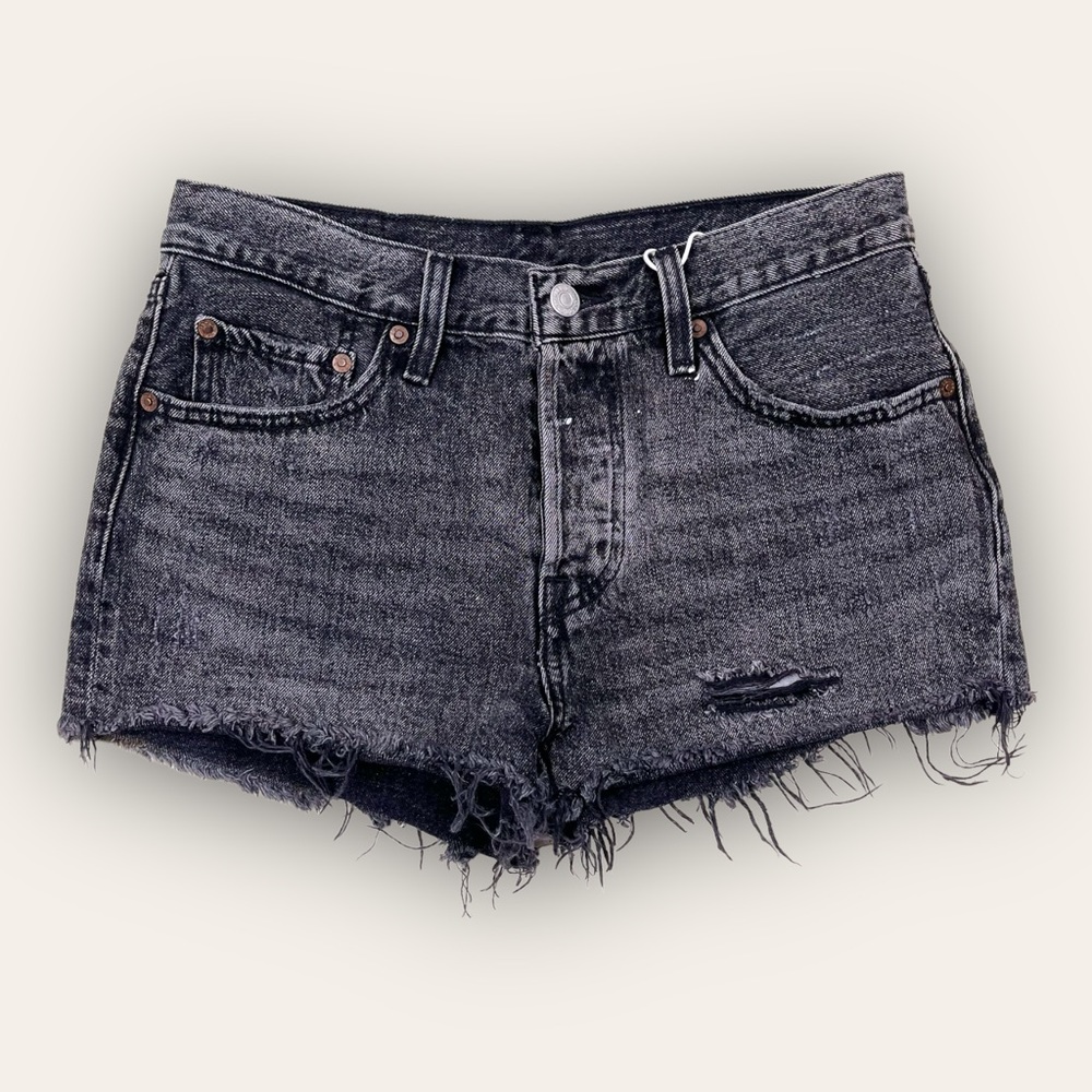 Levi’s 501 Women’s in Fun Night Mid Rise Black Cut-Off Shorts - Size 27
